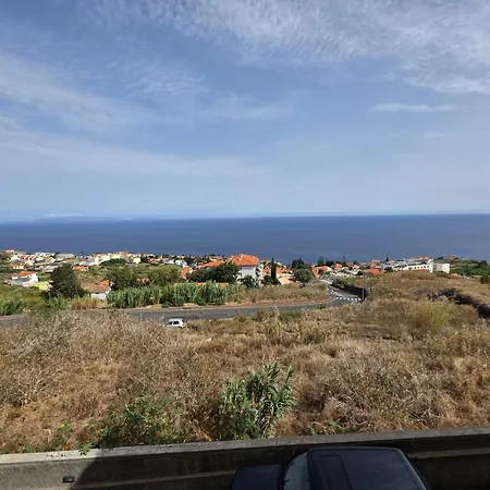 Sea View Apartment *